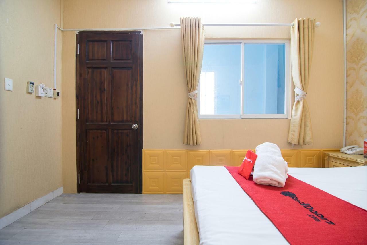 Отель Reddoorz @ Pham Ngu Lao Street 4 Хошимин Экстерьер фото