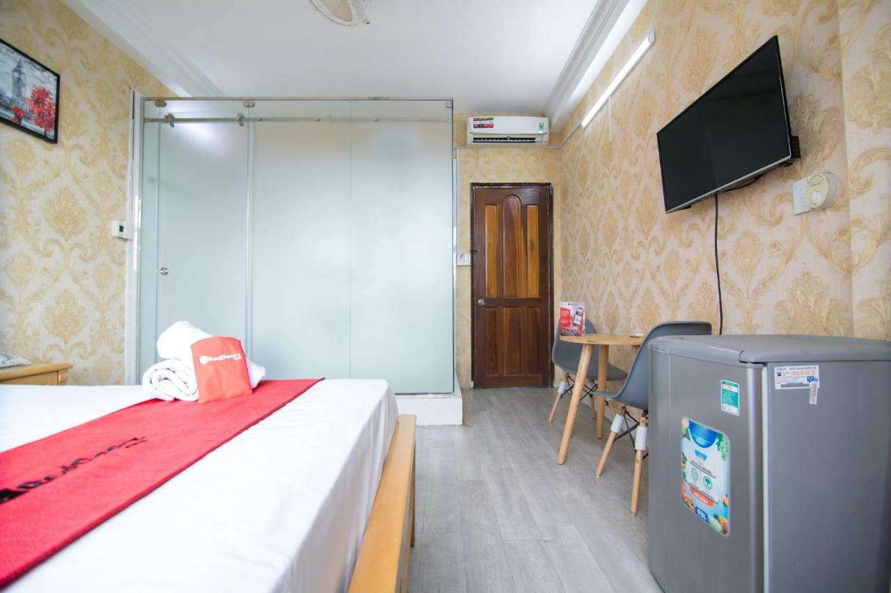 Отель Reddoorz @ Pham Ngu Lao Street 4 Хошимин Экстерьер фото