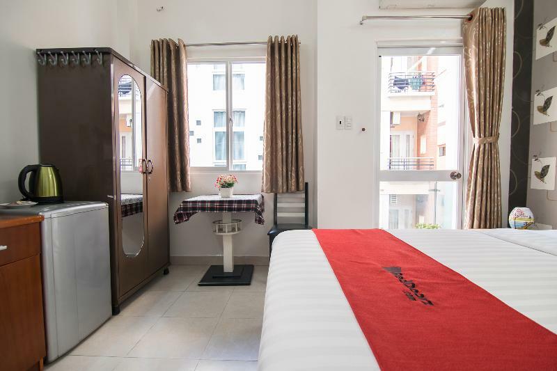 Отель Reddoorz @ Pham Ngu Lao Street 4 Хошимин Экстерьер фото